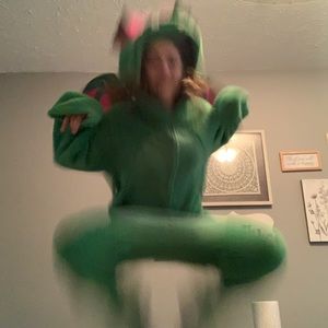 Meet your Posher, Ella